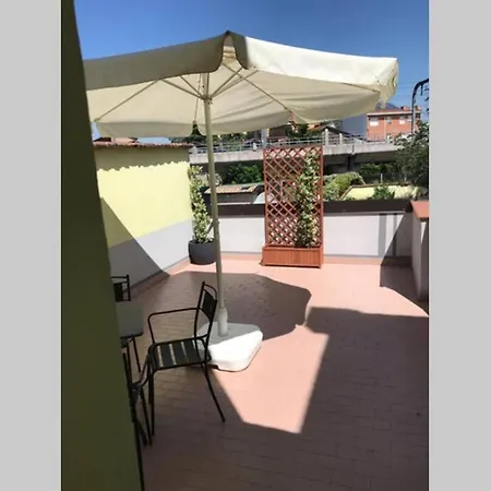 Aperitivo In Terrazza Vicinissimo Al Centro. Apartment *